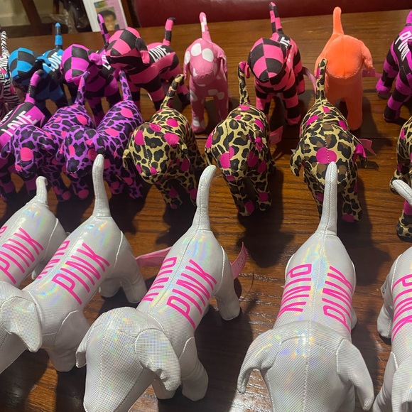 Bundle of 30 VS Pink dogs - Picture 9 of 10